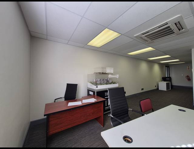 54M² OFFICE TO LET IN DUNKELD WEST